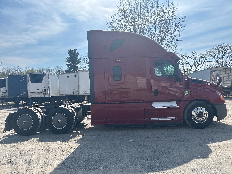 Used 2019 Freightliner Cascadia - photo 10