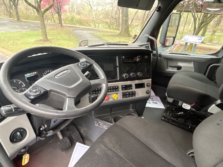 Used 2019 Freightliner Cascadia - photo 12
