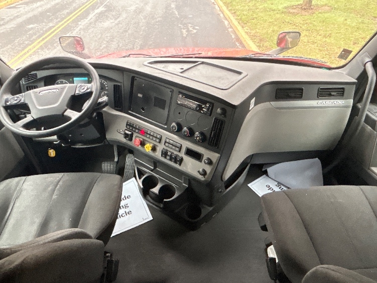 Used 2019 Freightliner Cascadia - photo 14