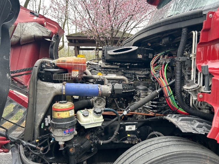 Used 2019 Freightliner Cascadia - photo 23