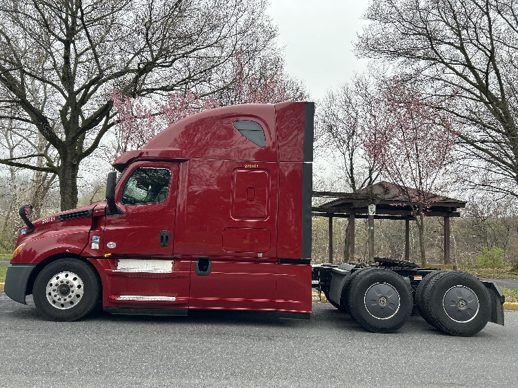 Used 2019 Freightliner Cascadia - photo 6