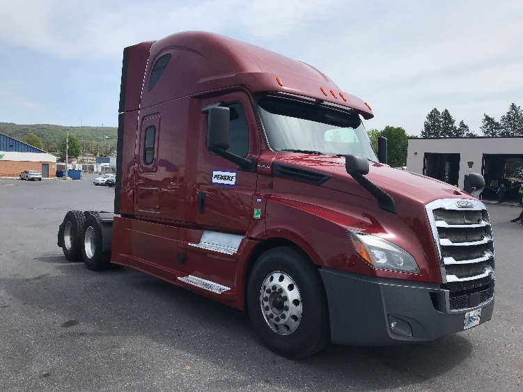 Used 2019 Freightliner Cascadia - photo 1
