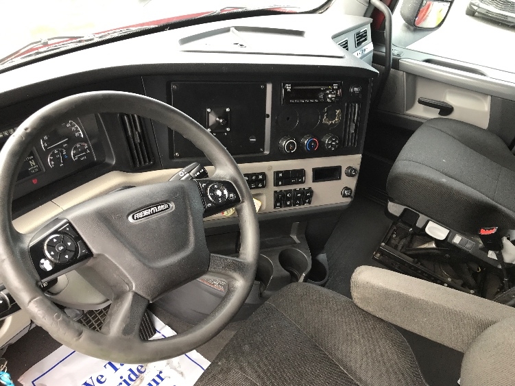 Used 2019 Freightliner Cascadia - photo 12