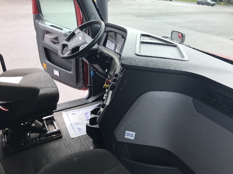 Used 2019 Freightliner Cascadia - photo 17
