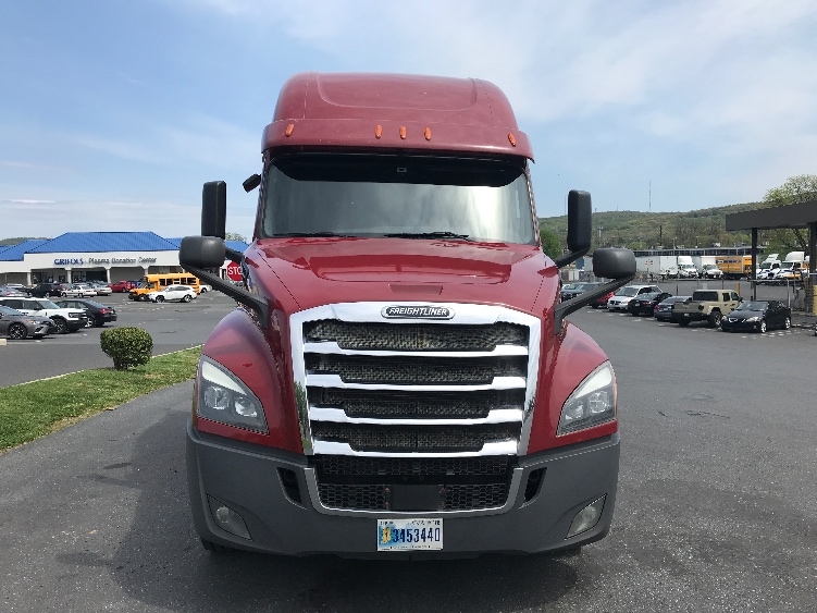 Used 2019 Freightliner Cascadia - photo 2