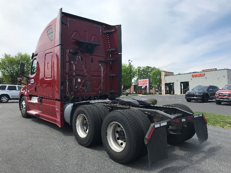 Used 2019 Freightliner Cascadia - photo 7