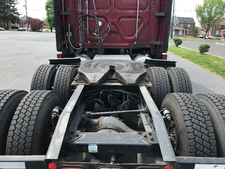 Used 2019 Freightliner Cascadia - photo 8