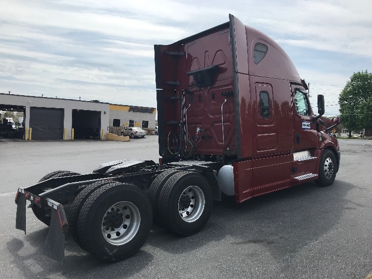 Used 2019 Freightliner Cascadia - photo 9