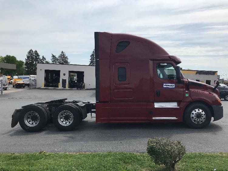 Used 2019 Freightliner Cascadia - photo 10