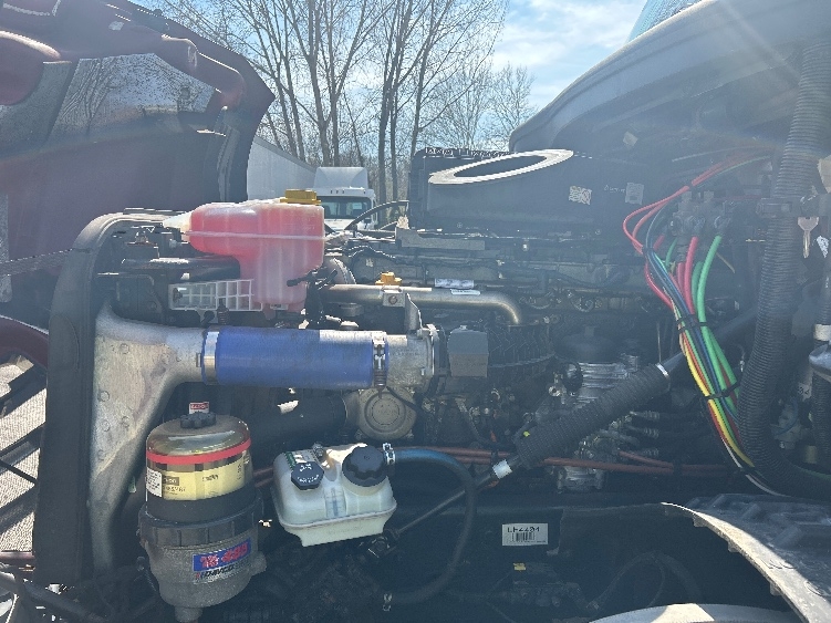 Used 2019 Freightliner Cascadia - photo 23