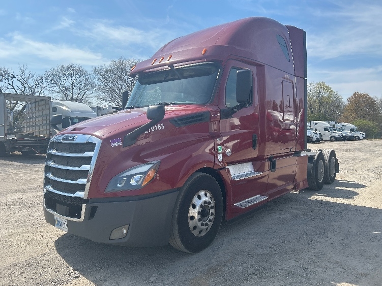 Used 2019 Freightliner Cascadia - photo 5