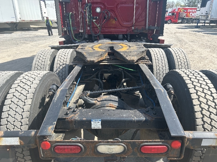 Used 2019 Freightliner Cascadia - photo 8