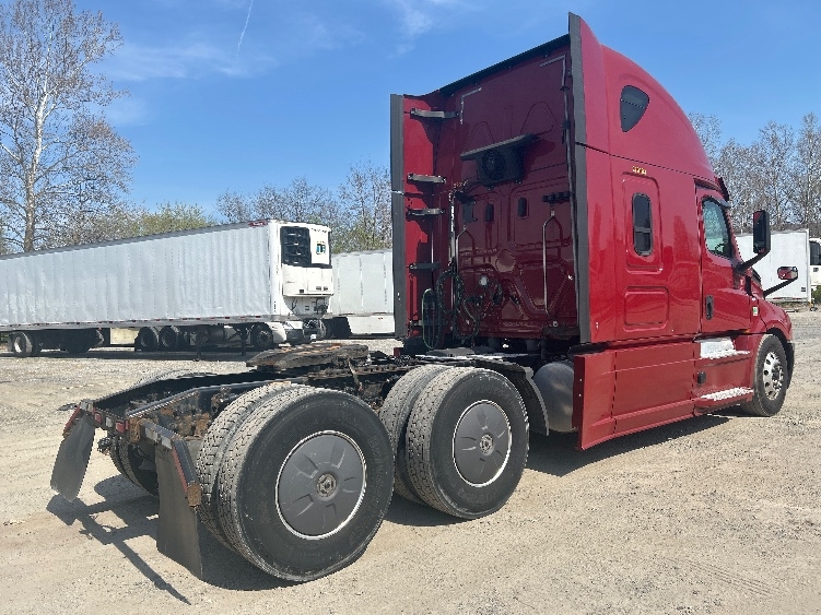 Used 2019 Freightliner Cascadia - photo 9