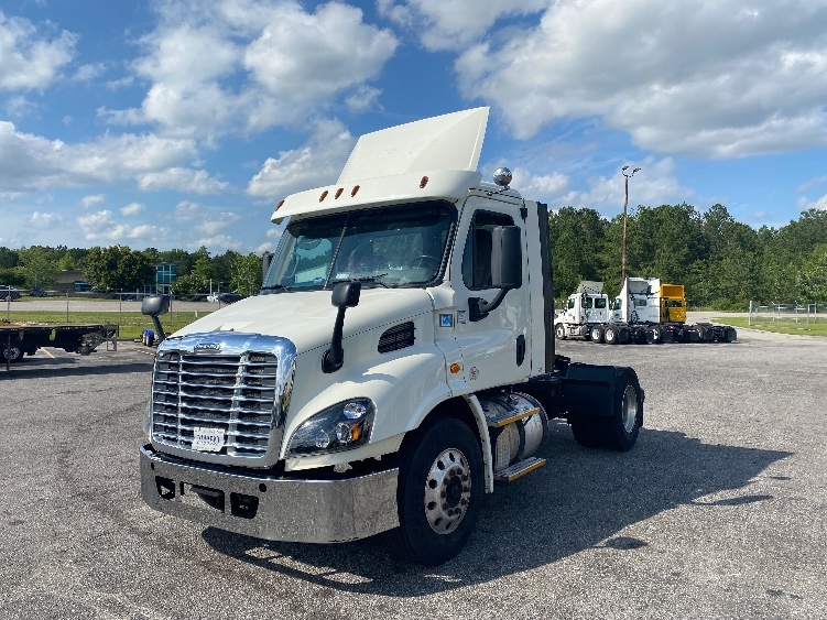 Used 2017 Freightliner Cascadia - photo 5