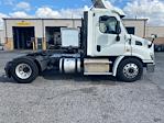 Used 2017 Freightliner Cascadia Detroit DD13 Semi Truck for sale #270497 - photo 8