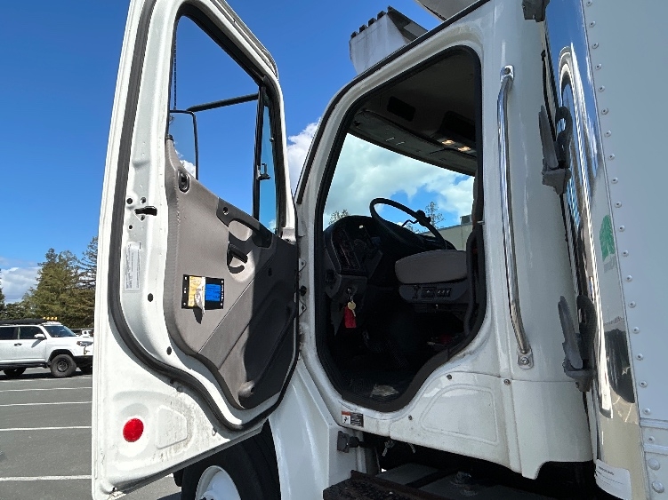 Used 2017 Freightliner M2 106 - photo 18