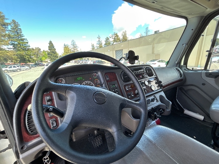 Used 2017 Freightliner M2 106 - photo 20