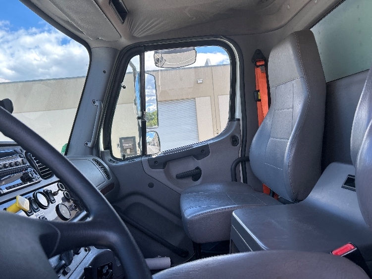 Used 2017 Freightliner M2 106 - photo 21
