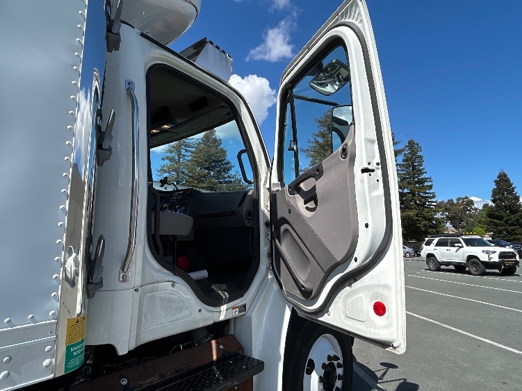 Used 2017 Freightliner M2 106 - photo 22