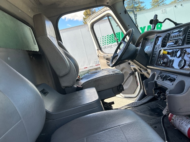 Used 2017 Freightliner M2 106 - photo 24