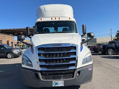 Used 2020 Freightliner Cascadia Detroit DD15AT Semi Truck for sale #270840 - photo 2