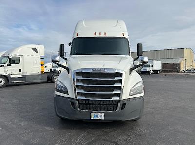 Used 2020 Freightliner Cascadia Detroit DD15AT Semi Truck with Sleeper Cab for sale #272693 - photo 2