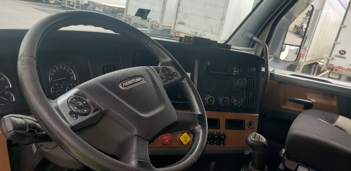 Used 2020 Freightliner Cascadia - photo 12