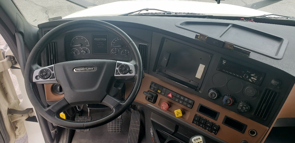 Used 2020 Freightliner Cascadia - photo 13