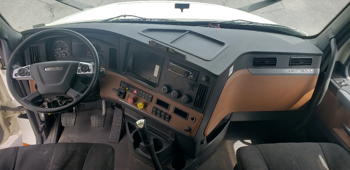 Used 2020 Freightliner Cascadia - photo 14