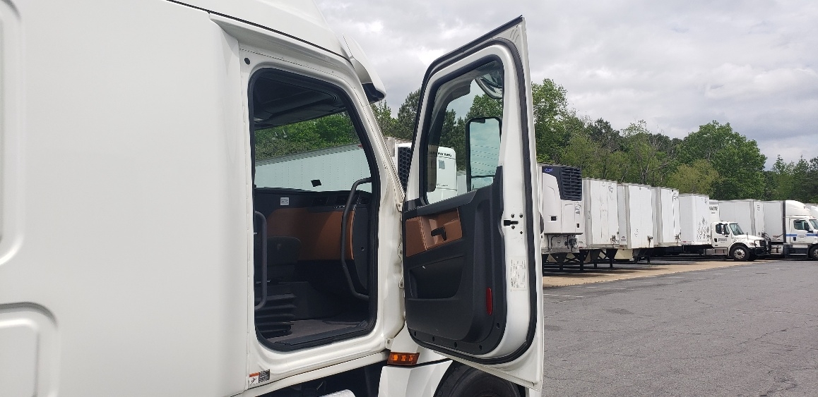 Used 2020 Freightliner Cascadia - photo 15