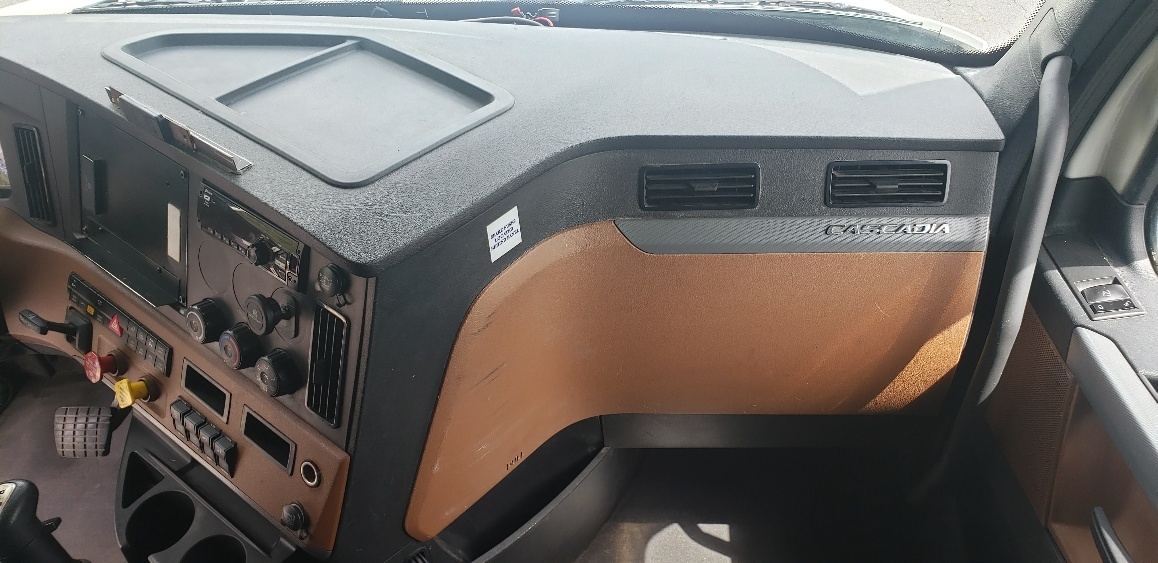 Used 2020 Freightliner Cascadia - photo 16