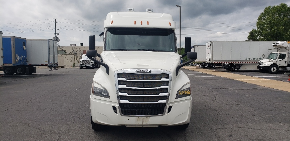 Used 2020 Freightliner Cascadia - photo 2