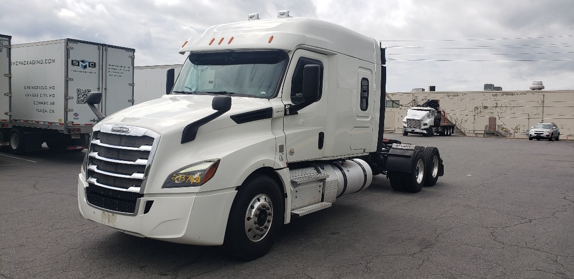 Used 2020 Freightliner Cascadia - photo 5