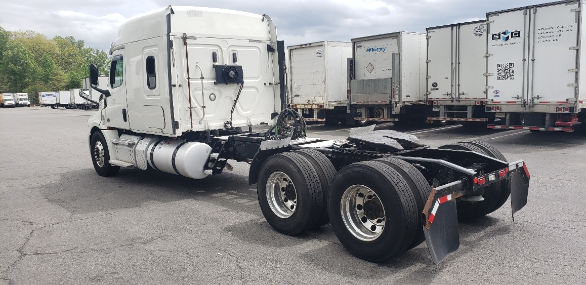 Used 2020 Freightliner Cascadia - photo 7