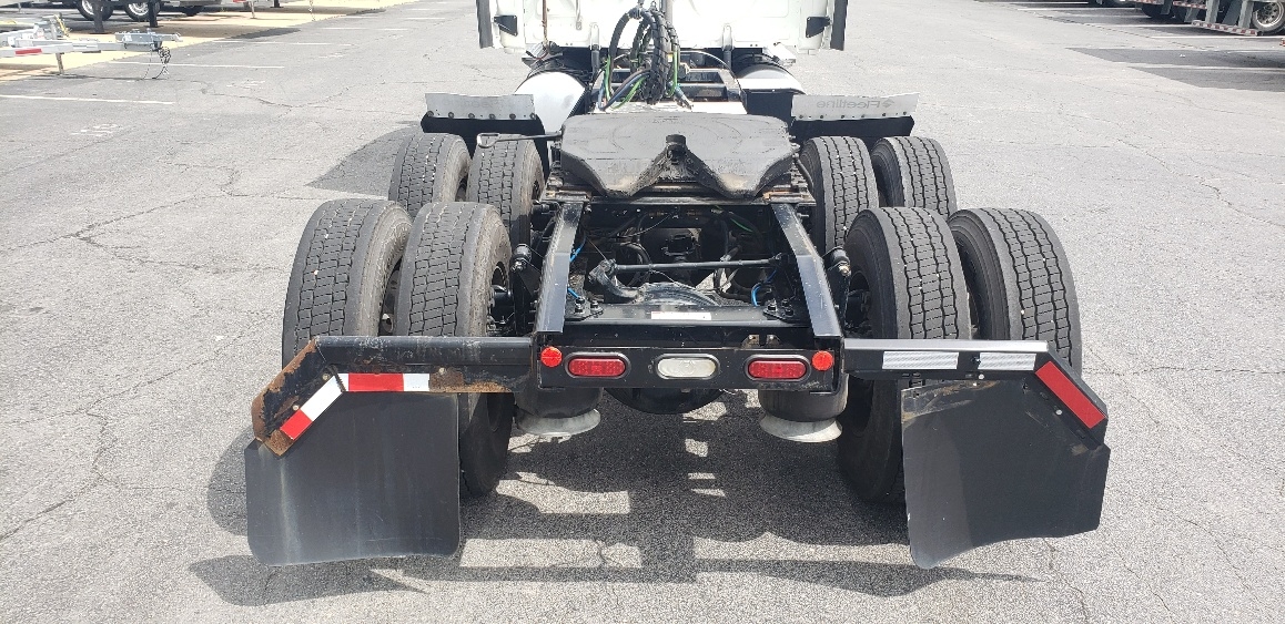 Used 2020 Freightliner Cascadia - photo 8