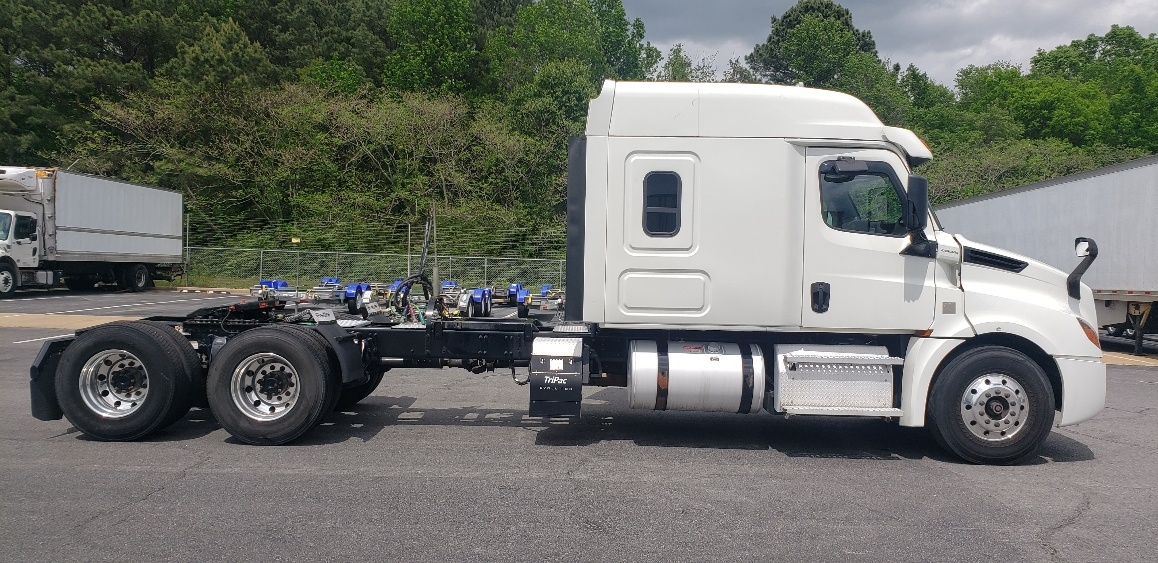 Used 2020 Freightliner Cascadia - photo 10