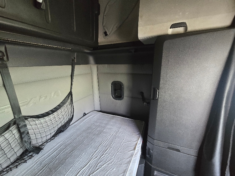 Used 2020 Freightliner Cascadia - photo 20