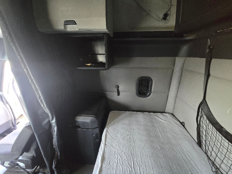 Used 2020 Freightliner Cascadia - photo 21
