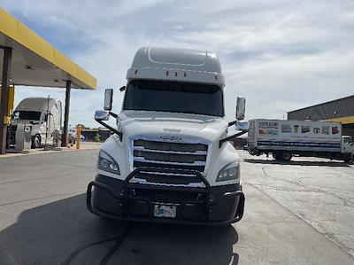 Used 2020 Freightliner Cascadia Detroit DD15AT Semi Truck with Sleeper Cab for sale #274265 - photo 2