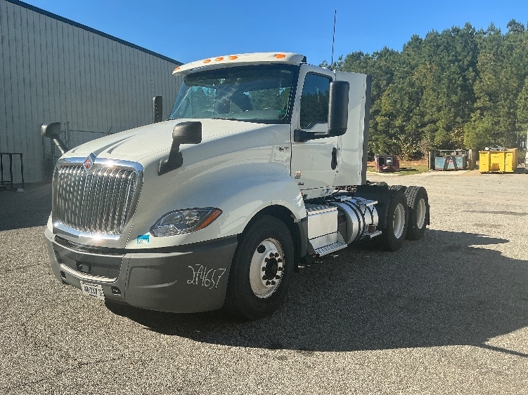 Used 2019 International LT - photo 5