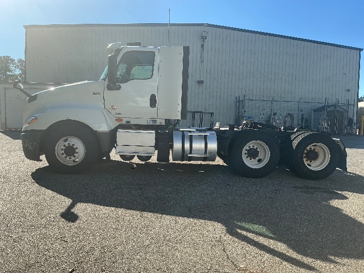 Used 2019 International LT - photo 6
