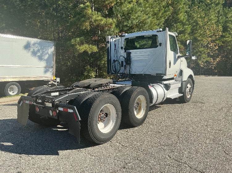 Used 2019 International LT - photo 9