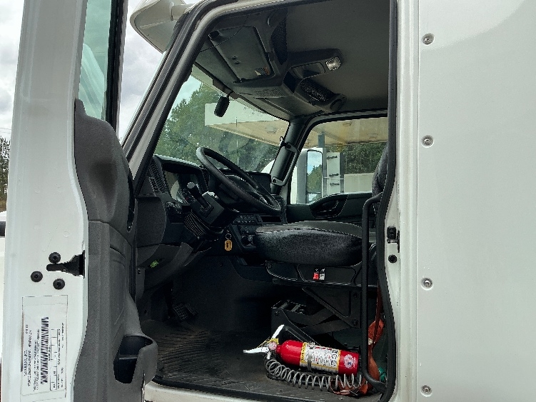 Used 2019 International LT - photo 11