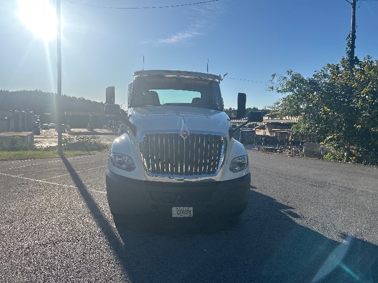 Used 2019 International LT - photo 2