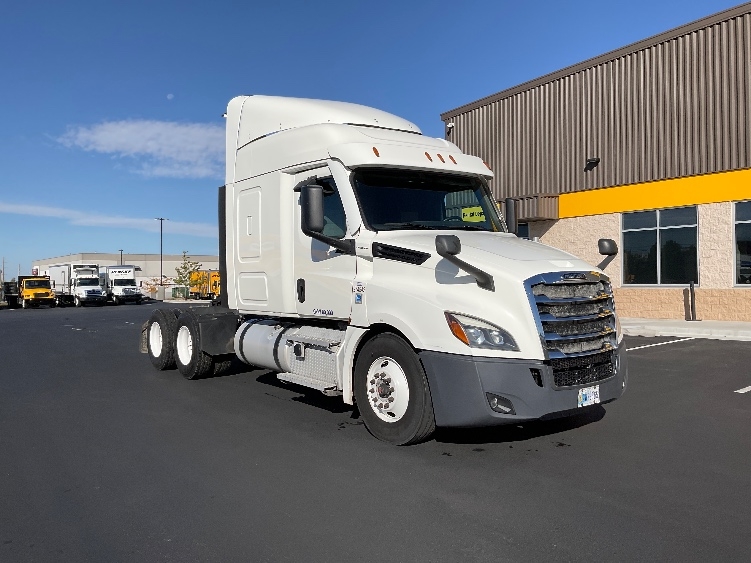 Used 2020 Freightliner Cascadia - photo 1