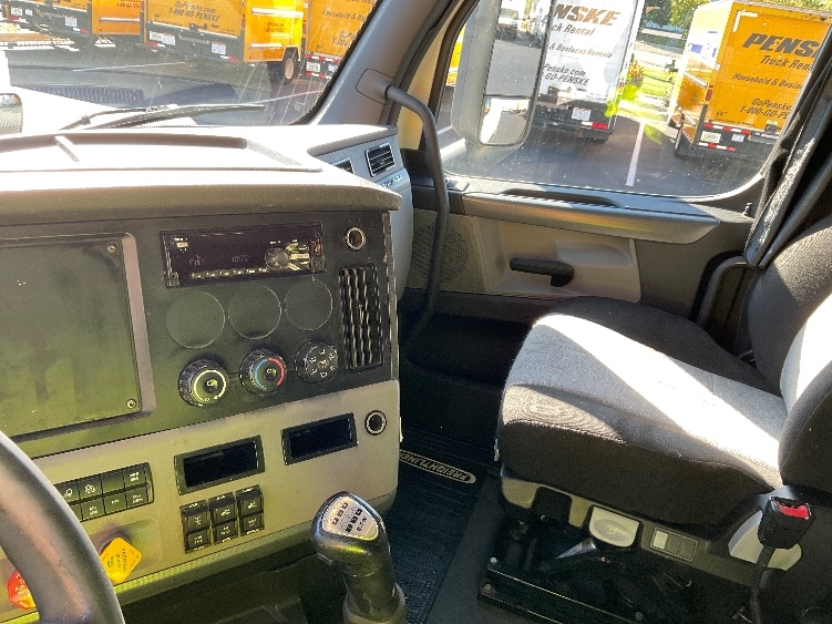 Used 2020 Freightliner Cascadia - photo 12
