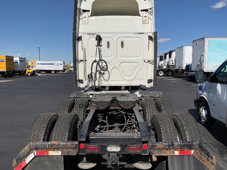 Used 2020 Freightliner Cascadia - photo 8
