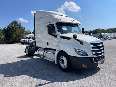 Used 2020 Freightliner Cascadia Detroit DD15AT Semi Truck with Sleeper Cab for sale #274844 - photo 1