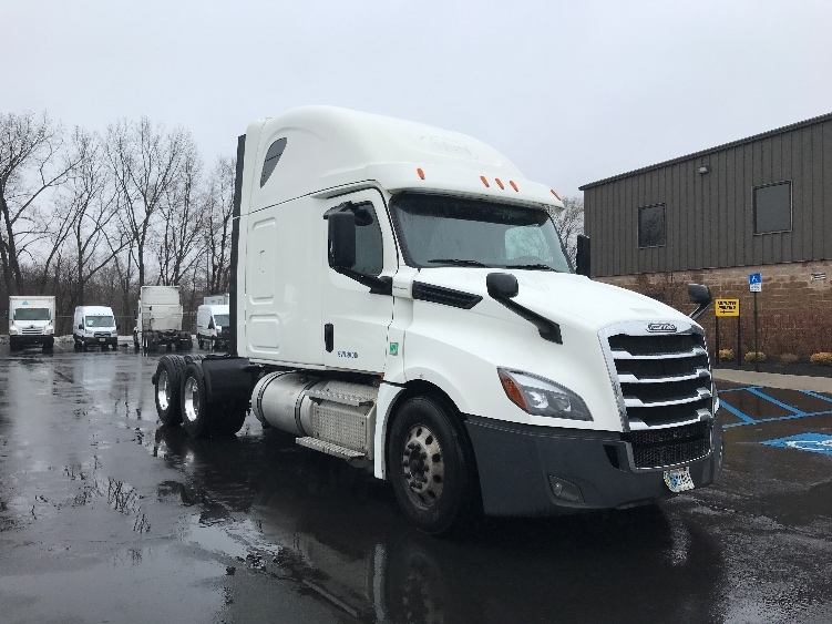 Used 2020 Freightliner Cascadia - photo 1