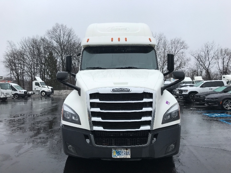 Used 2020 Freightliner Cascadia - photo 2
